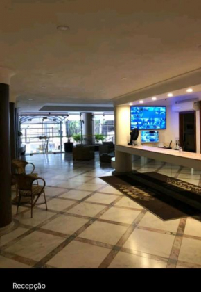 Flat Four Seasons 20mts da praia Pitangueiras.